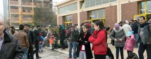 Καταυλισμός μεταναστών το λιμάνι του Πειραιά -Εφθασαν ακόμη 1.700 | iefimerida.gr 2