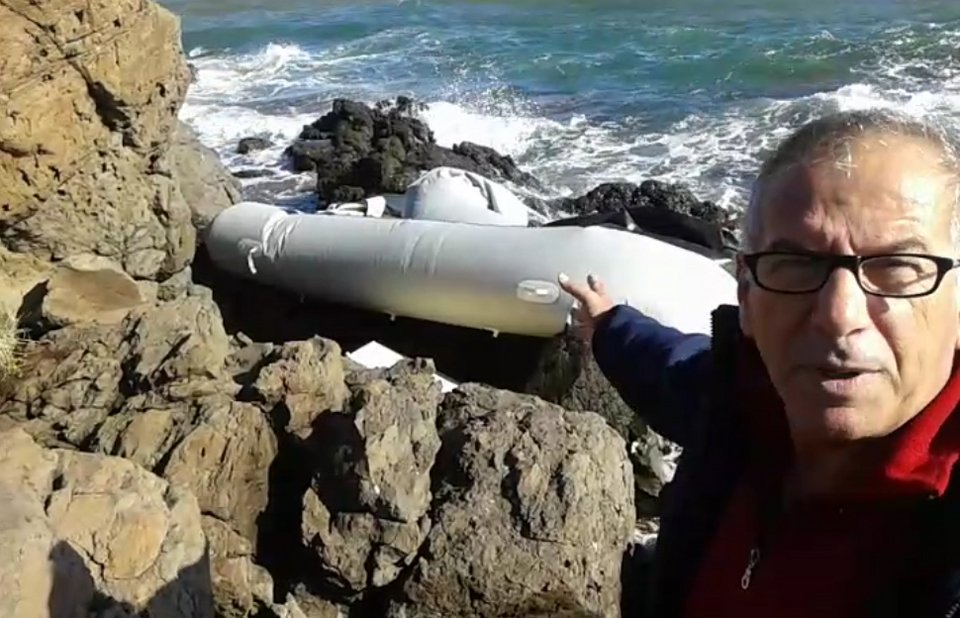 Τραγωδία στο Αιγαίο: Πρόσφυγας βρήκε τις σορούς της γυναίκας και της κορούλας του [εικόνες&βίντεο] | iefimerida.gr 3