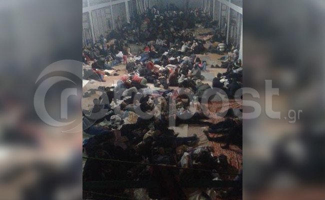 Φωτογραφία σοκ: Στο εσωτερικό του πλοίου με τους 700 λαθρομετανάστες [εικόνα] | iefimerida.gr 0