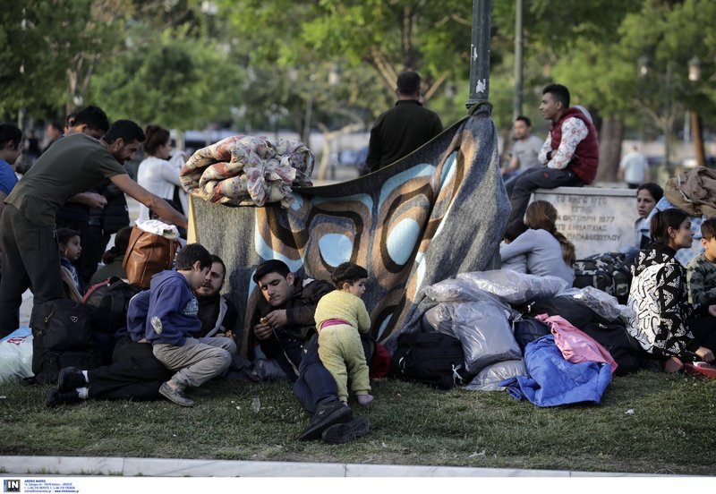 Χωρίς τέλος οι προσφυγικές ροές στη Θεσσαλονίκη -Από το κέντρο της πόλης τους μετέφεραν σε δομή στα Διαβατά [εικόνες] | iefimerida.gr 0