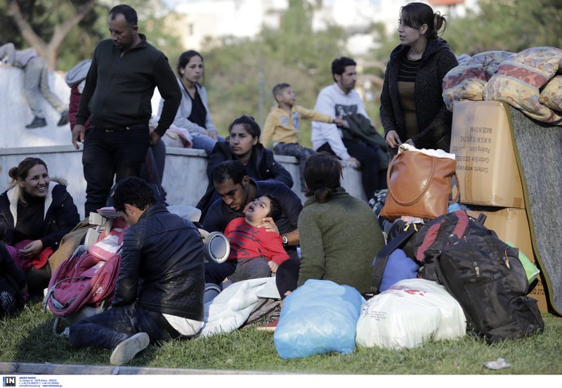 Χωρίς τέλος οι προσφυγικές ροές στη Θεσσαλονίκη -Από το κέντρο της πόλης τους μετέφεραν σε δομή στα Διαβατά [εικόνες] | iefimerida.gr 3