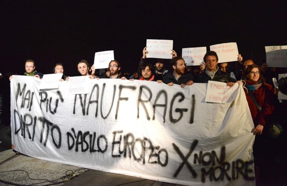 Τραγωδία στη Μεσόγειο: Χειροπέδες σε 2 δουλεμπόρους -800 οι νεκροί του ναυαγίου [εικόνες & βίντεο] | iefimerida.gr 8