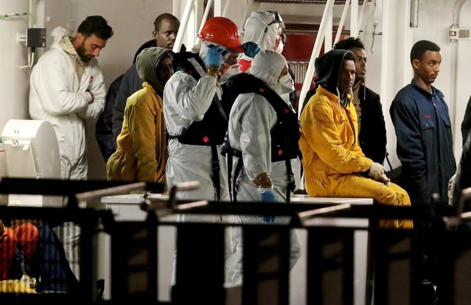Τραγωδία στη Μεσόγειο: Χειροπέδες σε 2 δουλεμπόρους -800 οι νεκροί του ναυαγίου [εικόνες & βίντεο] | iefimerida.gr 12