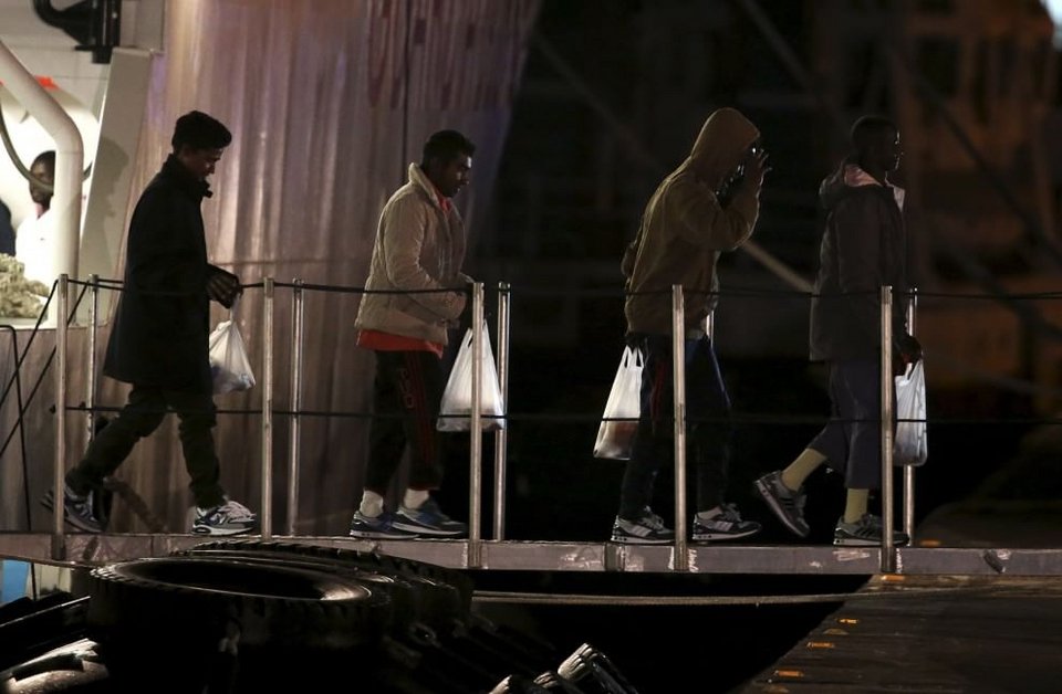 Τραγωδία στη Μεσόγειο: Χειροπέδες σε 2 δουλεμπόρους -800 οι νεκροί του ναυαγίου [εικόνες & βίντεο] | iefimerida.gr 2