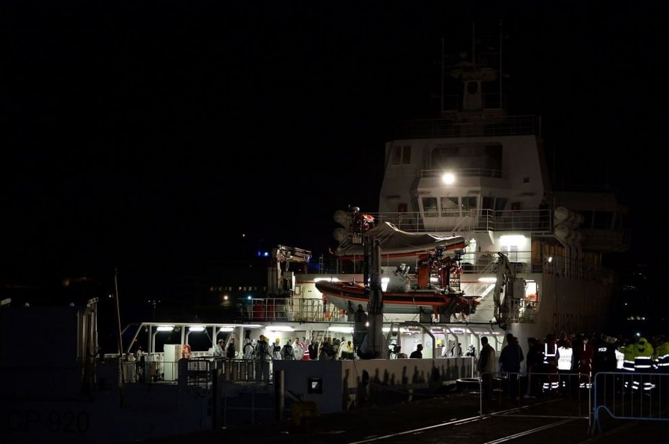 Τραγωδία στη Μεσόγειο: Χειροπέδες σε 2 δουλεμπόρους -800 οι νεκροί του ναυαγίου [εικόνες & βίντεο] | iefimerida.gr 5