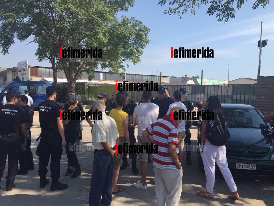 Εγκαταστάθηκαν στον Ελαιώνα οι μετανάστες από το πεδίο του Αρεως [εικόνες] | iefimerida.gr 3