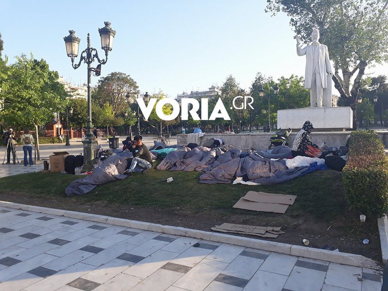 Θεσσαλονίκη: Πρόσφυγες έχουν κατασκηνώσει στο κέντρο της πόλης -Αυξάνονται οι ροές [εικόνες] | iefimerida.gr 3