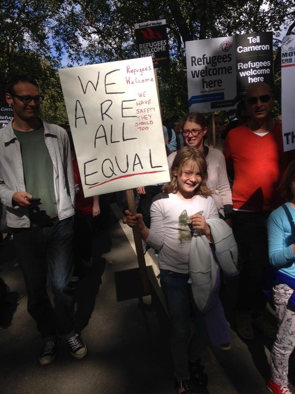 Διχασμένοι οι Ευρωπαίοι για την προσφυγική κρίση -Χιλιάδες βγήκαν στους δρόμους [εικόνες] | iefimerida.gr 1