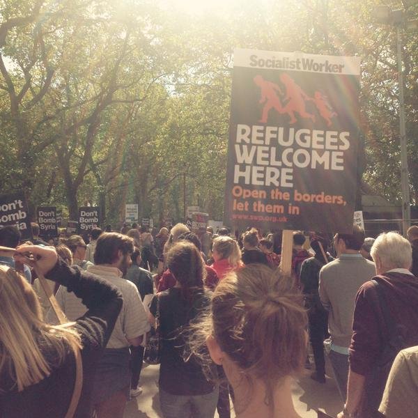 Διχασμένοι οι Ευρωπαίοι για την προσφυγική κρίση -Χιλιάδες βγήκαν στους δρόμους [εικόνες] | iefimerida.gr 2