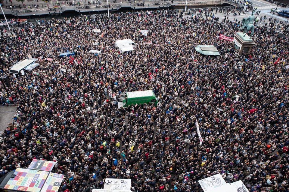 Διχασμένοι οι Ευρωπαίοι για την προσφυγική κρίση -Χιλιάδες βγήκαν στους δρόμους [εικόνες] | iefimerida.gr 3