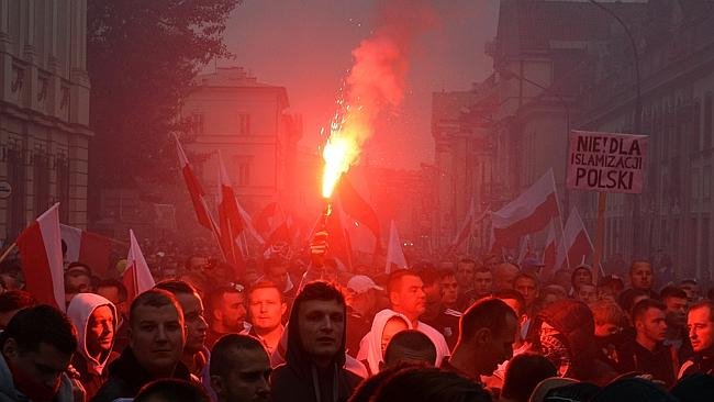 Διχασμένοι οι Ευρωπαίοι για την προσφυγική κρίση -Χιλιάδες βγήκαν στους δρόμους [εικόνες] | iefimerida.gr 4