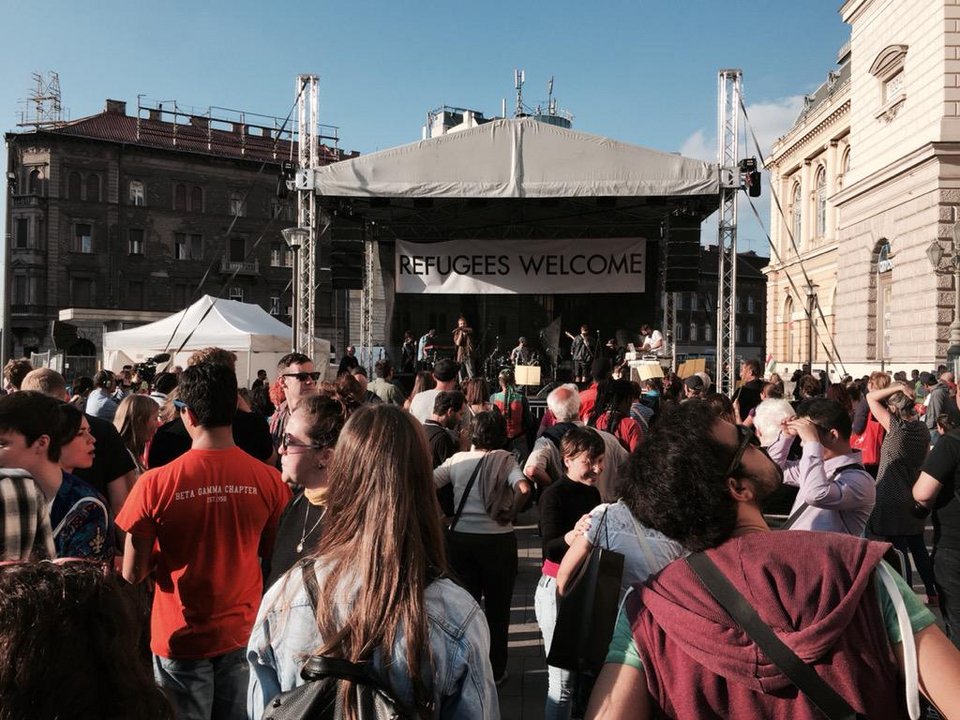 Διχασμένοι οι Ευρωπαίοι για την προσφυγική κρίση -Χιλιάδες βγήκαν στους δρόμους [εικόνες] | iefimerida.gr 5