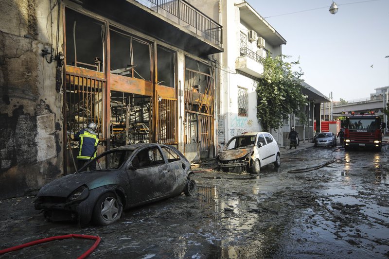 Πυρκαγιά σε βιοτεχνία κεριών στο Μεταξουργείο [εικόνες] | iefimerida.gr 2