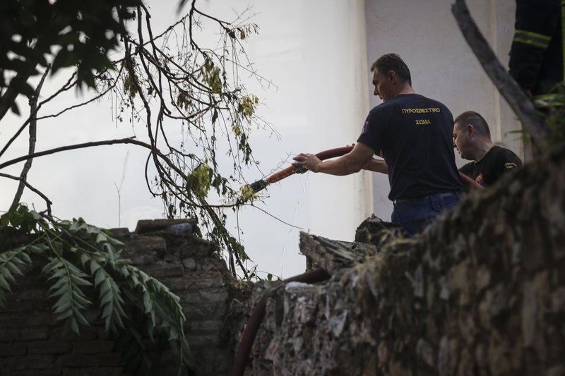 Πυρκαγιά σε βιοτεχνία κεριών στο Μεταξουργείο [εικόνες] | iefimerida.gr 6