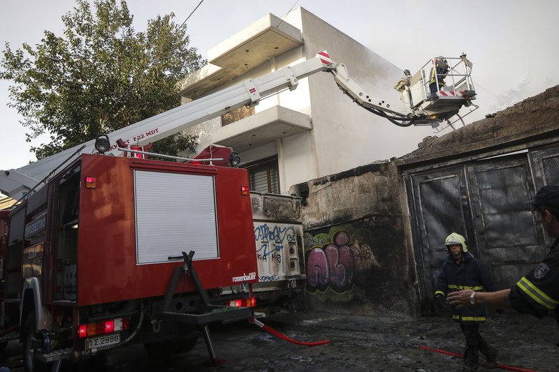 Πυρκαγιά σε βιοτεχνία κεριών στο Μεταξουργείο [εικόνες] | iefimerida.gr 4