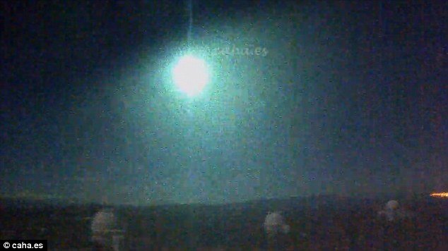 Μετεωρίτης πέφτει στην Ισπανία με 72.000 χιλιόμετρα την ώρα και προκαλεί πανικό [βίντεο] | iefimerida.gr 1