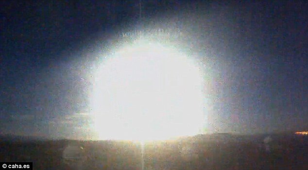 Μετεωρίτης πέφτει στην Ισπανία με 72.000 χιλιόμετρα την ώρα και προκαλεί πανικό [βίντεο] | iefimerida.gr 2