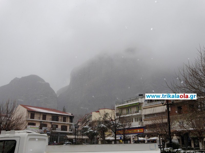 Οι επιβλητικοί βράχοι των Μετεώρων την ώρα που χιονίζει [βίντεο & εικόνες] | iefimerida.gr 0