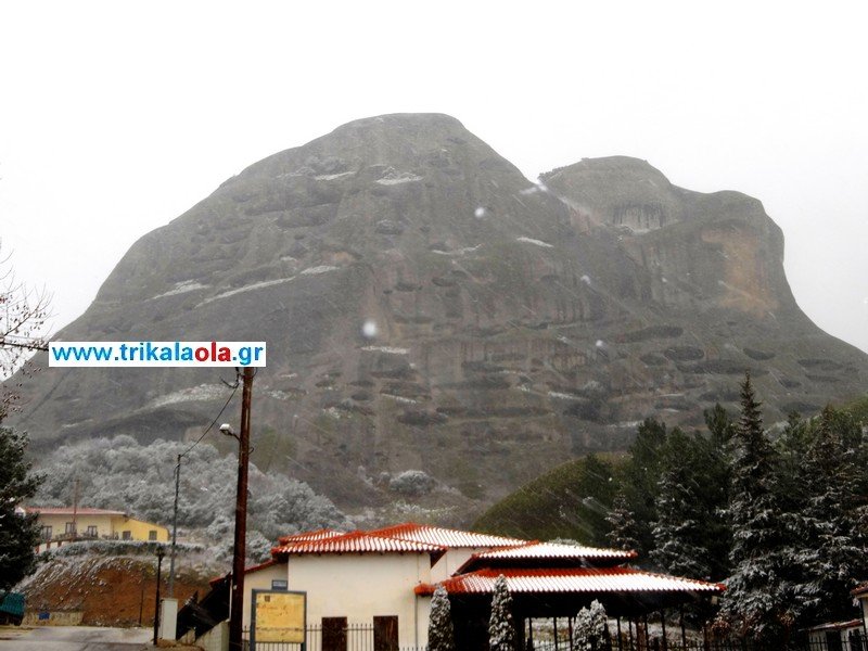Οι επιβλητικοί βράχοι των Μετεώρων την ώρα που χιονίζει [βίντεο & εικόνες] | iefimerida.gr 3