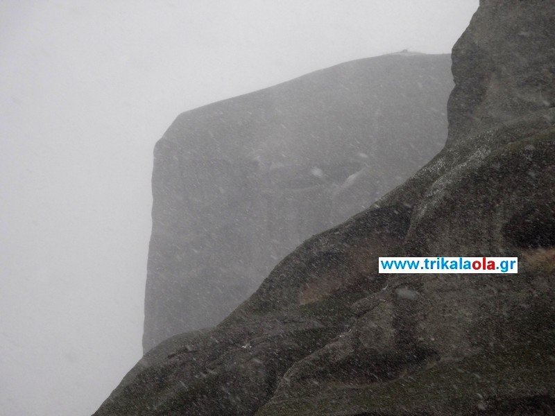 Οι επιβλητικοί βράχοι των Μετεώρων την ώρα που χιονίζει [βίντεο & εικόνες] | iefimerida.gr 4