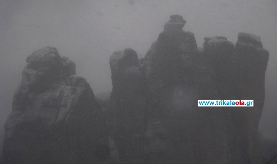 Οι επιβλητικοί βράχοι των Μετεώρων την ώρα που χιονίζει [βίντεο & εικόνες] | iefimerida.gr 8