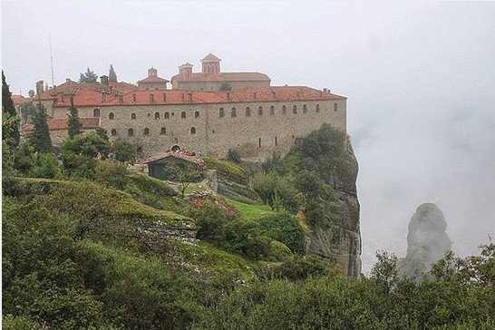 Χαβανέζα τρώει σουβλάκι στα Μετέωρα και γράφει: Είναι το εξωγήινο μέρος της Ελλάδας [εικόνες & βίντεο] | iefimerida.gr 4
