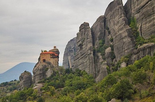 Χαβανέζα τρώει σουβλάκι στα Μετέωρα και γράφει: Είναι το εξωγήινο μέρος της Ελλάδας [εικόνες & βίντεο] | iefimerida.gr 3