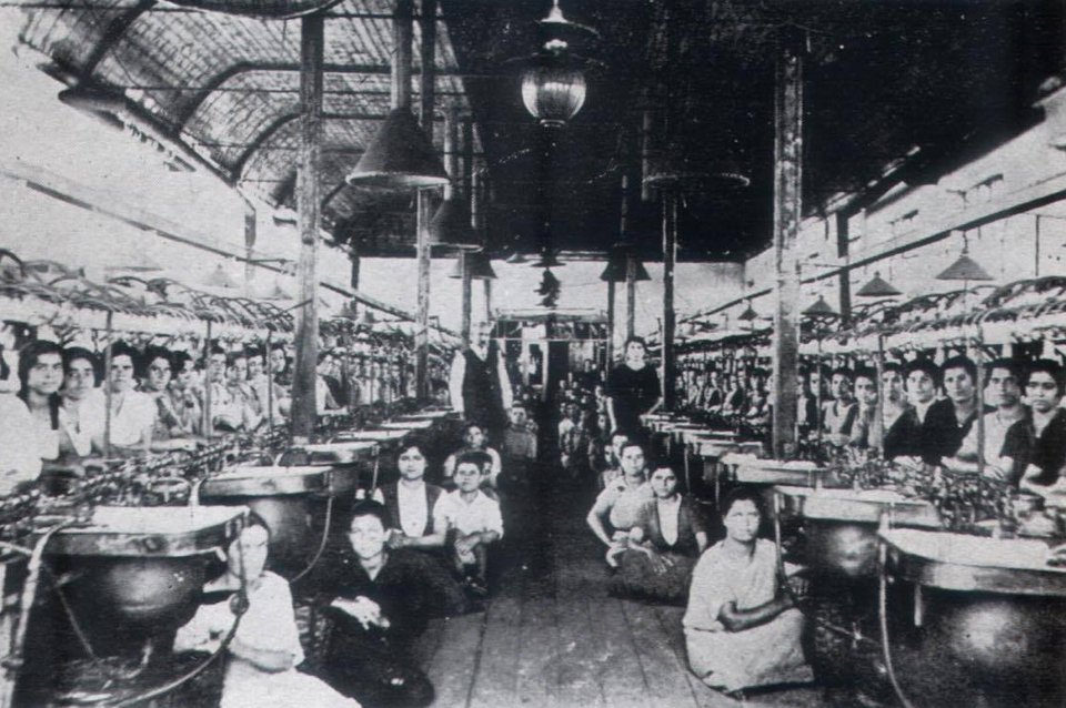 Η καθημερινότητα των εργατριών στο θρυλικό εργοστάσιο μεταξιού στο Σουφλί του 1900 [εικόνες & βίντεο]  | iefimerida.gr 2