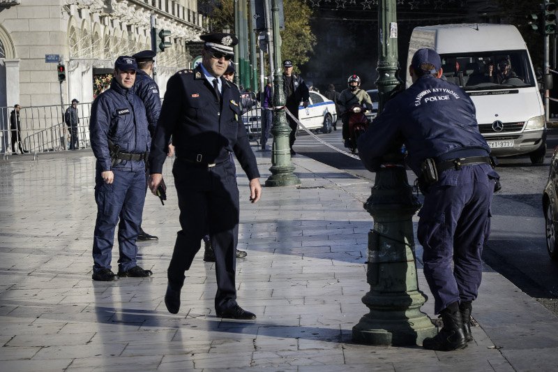 Ελεύθεροι σκοπευτές στη «Μεγάλη Βρεταννία» -Εκπαιδευμένα σκυλιά στο Προεδρικό Μέγαρο [εικόνες] | iefimerida.gr 6