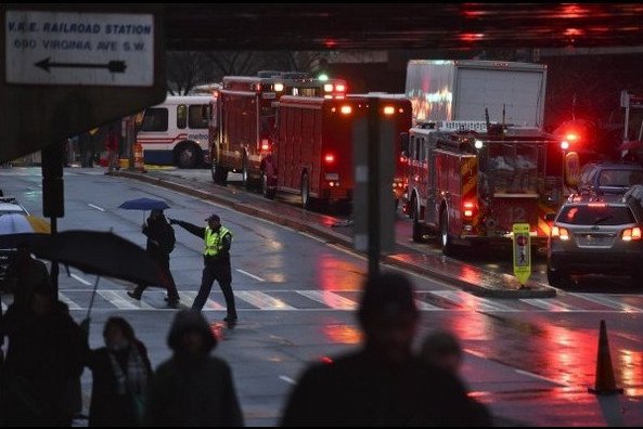 Πανικός στο μετρό της Ουάσινγκτον: Μία νεκρή και 83 τραυματίες από αναθυμιάσεις [εικόνες & βίντεο] | iefimerida.gr 4
