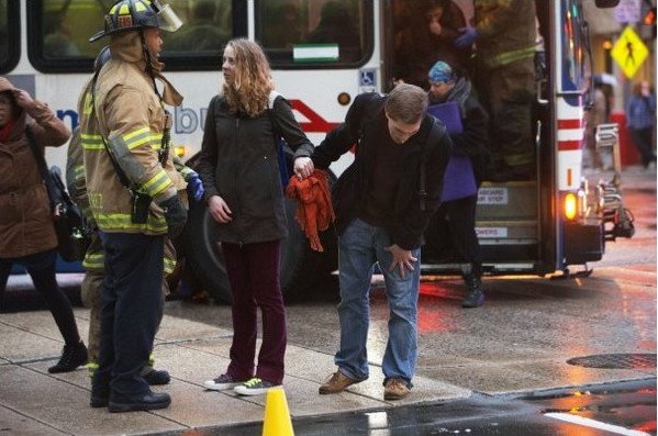 Πανικός στο μετρό της Ουάσινγκτον: Μία νεκρή και 83 τραυματίες από αναθυμιάσεις [εικόνες & βίντεο] | iefimerida.gr 13