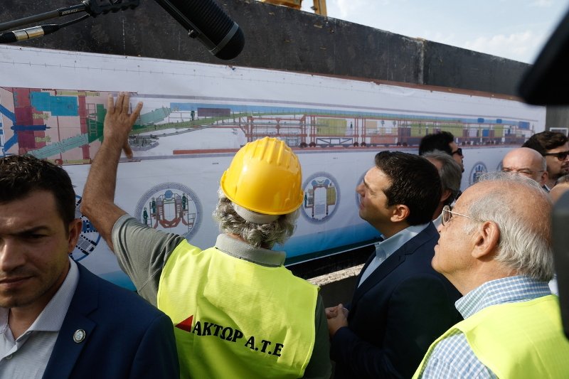 Σε σταθμό του μετρό στη Θεσσαλονίκη ο Τσίπρας: Θυμήθηκα ότι είμαι μηχανικός -Η υποδοχή με πανό [εικόνες & βίντεο] | iefimerida.gr 8