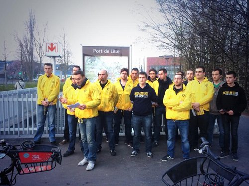 Στη Γαλλία ακροδεξιοί ντυμένοι στα κίτρινα ψάχνουν για «αποβράσματα» στα μέσα μαζικής μεταφοράς [εικόνες] | iefimerida.gr 2