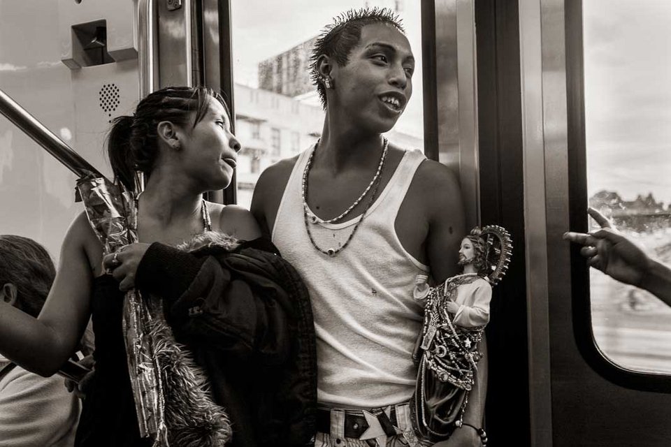 Περιμένοντας να φθάσουν στον προορισμό τους -Οι απίστευτες γκριμάτσες επιβατών του μετρό [εικόνες]  | iefimerida.gr 4