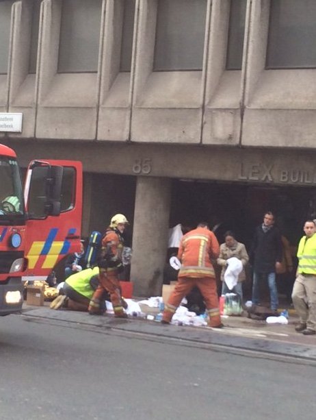 Εκρήξεις με τουλάχιστον 10 νεκρούς και πολλούς τραυματίες και σε σταθμούς μετρό των Βρυξελλών -Κοντά στο κτίριο της Κομισιόν [εικόνα & βίντεο] | iefimerida.gr 1