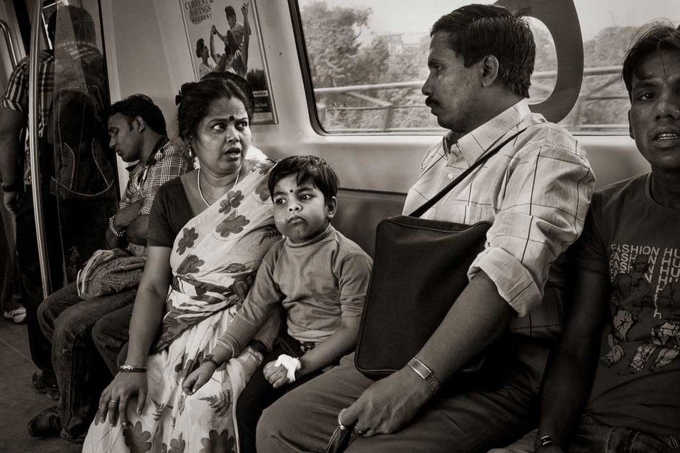 Περιμένοντας να φθάσουν στον προορισμό τους -Οι απίστευτες γκριμάτσες επιβατών του μετρό [εικόνες]  | iefimerida.gr 6