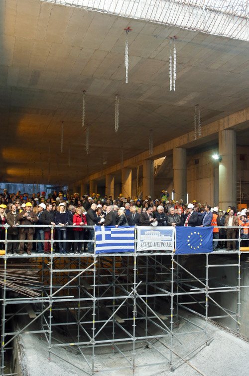  Ο μετροπόντικας έφτασε στον Πειραιά -Στον σταθμό του Δημοτικού Θεάτρου [εικόνες] | iefimerida.gr 3