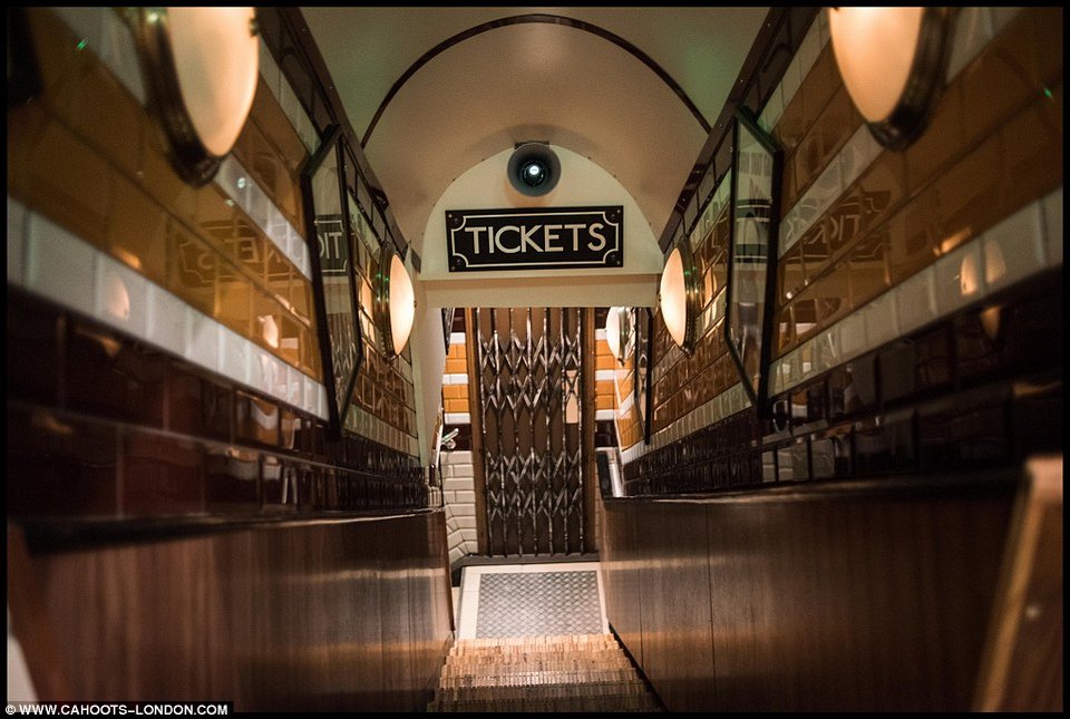 Το μπαρ που θα συζητηθεί: Μετέτρεψαν υπόγειο πολεμικό καταφύγιο σε... μπουάτ [εικόνες] | iefimerida.gr 0