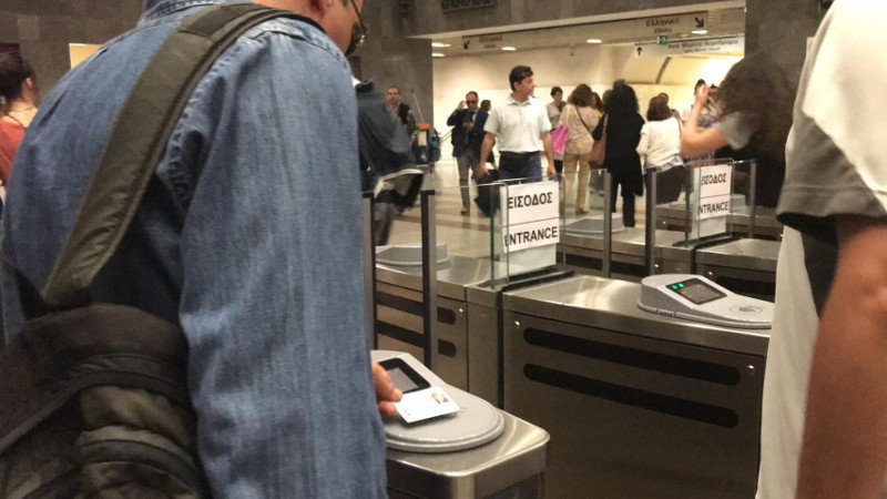 Ουρές και μίνι ταλαιπωρία στο μετρό -Εκλεισαν οι μπάρες [εικόνες & βίντεο] | iefimerida.gr 3