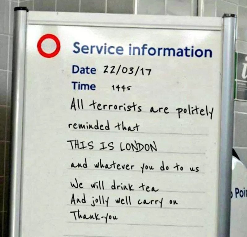 Μήνυμα προς τρομοκράτες στο μετρό του Λονδίνου: Θα συνεχίσουμε να πίνουμε το τσάι μας πρόσχαροι [εικόνα] | iefimerida.gr 0