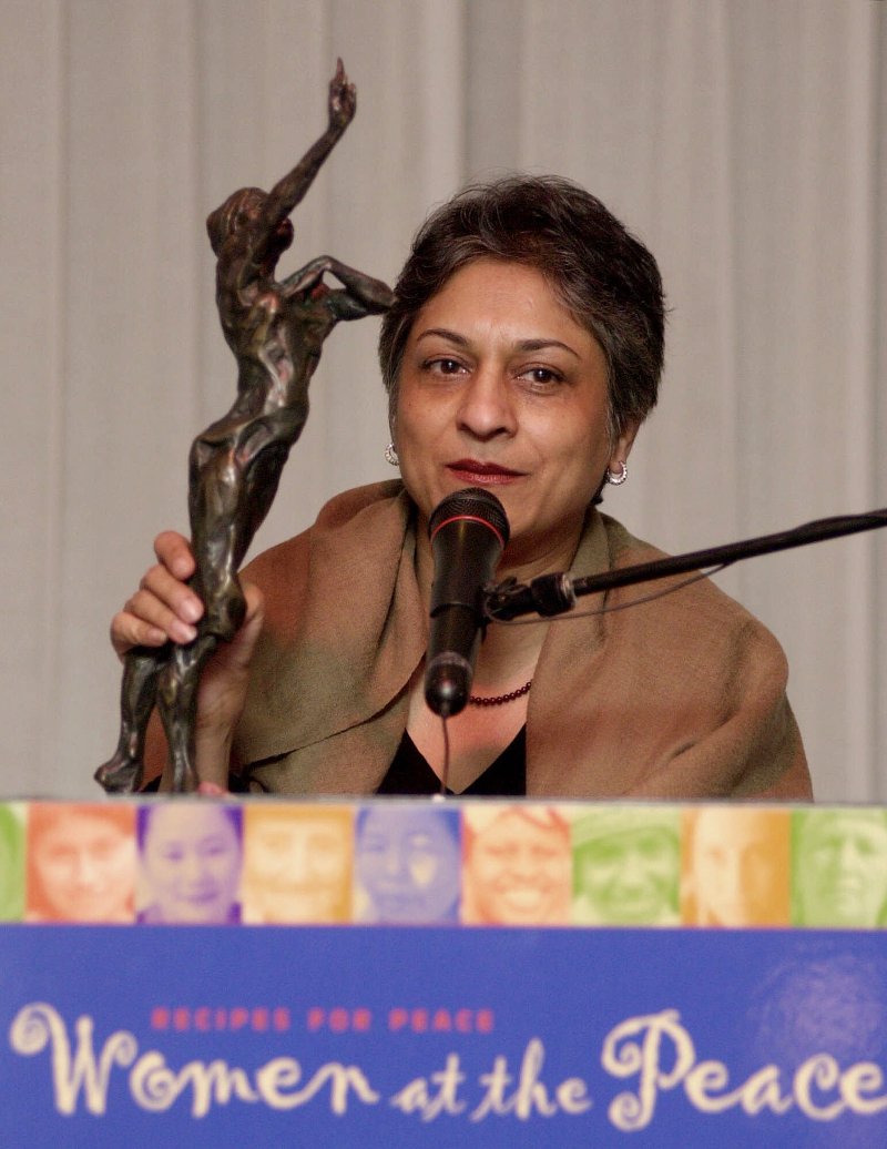 Πέθανε η ακτιβίστρια Aσμα Τζαχάνγκιρ που πάλεψε για τα ανθρώπινα δικαιώματα στο Πακιστάν [εικόνες] | iefimerida.gr 4