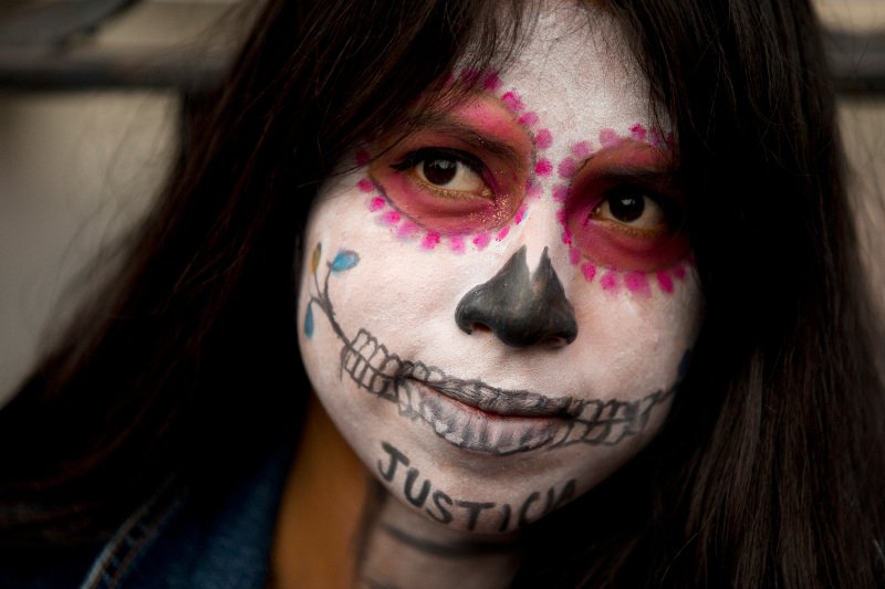 Στους δρόμους βγήκαν οι Μεξικανές για τις αυξανόμενες δολοφονίες γυναικών [εικόνες] | iefimerida.gr 4