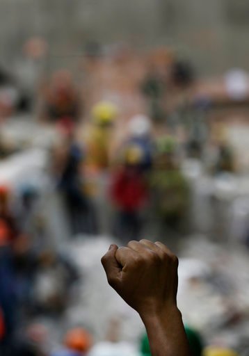 Μεξικό: Χάνονται οι ελπίδες για επιζώντες -Δεν υπάρχει άλλο παιδί ζωντανό στο σχολείο του θανάτου [βίντεο] | iefimerida.gr 2