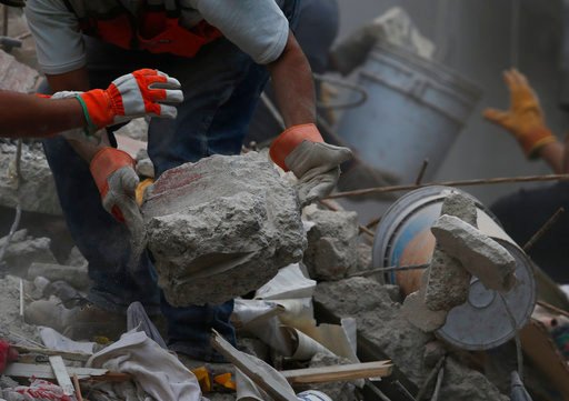 Μεξικό: Χάνονται οι ελπίδες για επιζώντες -Δεν υπάρχει άλλο παιδί ζωντανό στο σχολείο του θανάτου [βίντεο] | iefimerida.gr 1