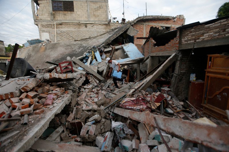 Τα 7,1 Ρίχτερ έθαψαν δεκάδες παιδιά σε σχολείο του Μεξικού -21 νεκρά, σκάβουν για να βρουν 30 παγιδευμένα [εικόνες & βίντεο] | iefimerida.gr 0