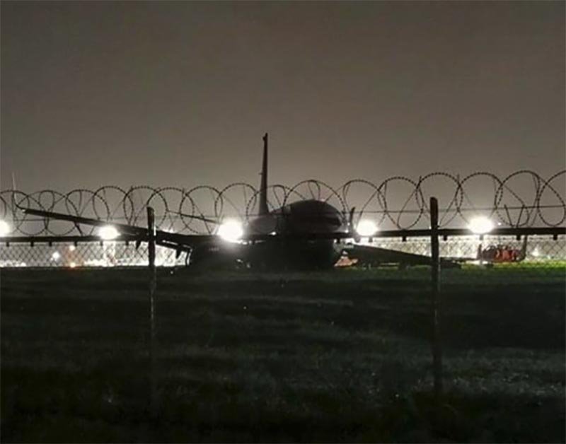 Το Boeing 737-800 γλίστρησε εκτός διαδρόμου