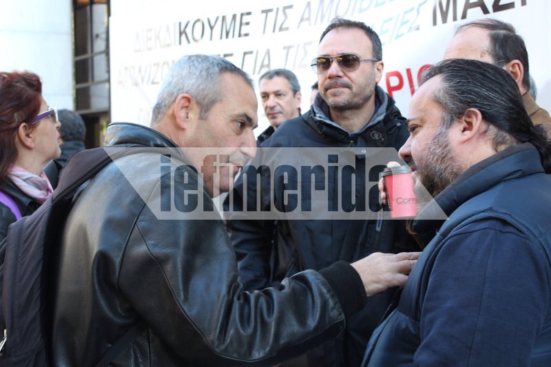 Συγκέντρωση έξω από την Alpha Bank από τους απλήρωτους εργαζόμενους του Mega [εικόνες] | iefimerida.gr 1