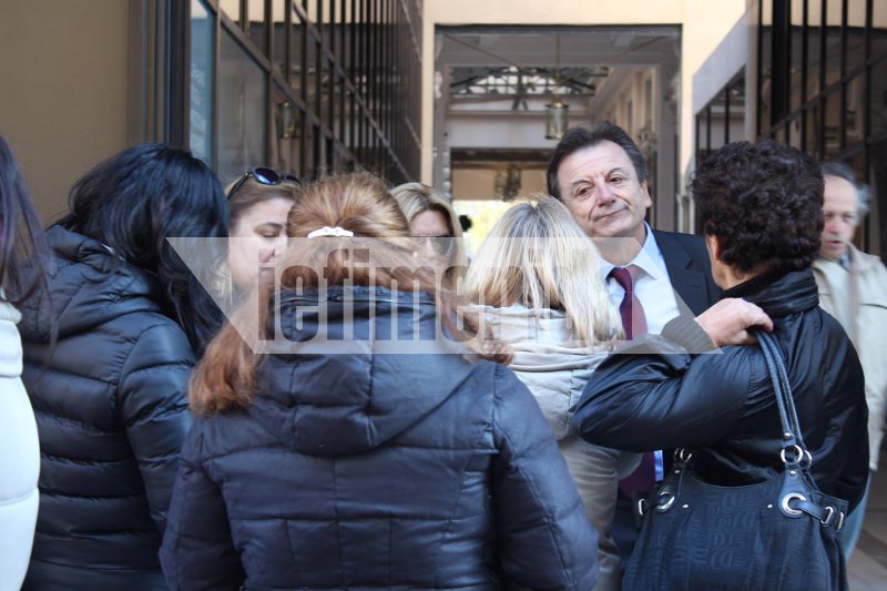 Συγκέντρωση έξω από την Alpha Bank από τους απλήρωτους εργαζόμενους του Mega [εικόνες] | iefimerida.gr 3