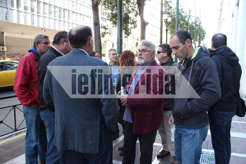 Συγκέντρωση έξω από την Alpha Bank από τους απλήρωτους εργαζόμενους του Mega [εικόνες] | iefimerida.gr 5