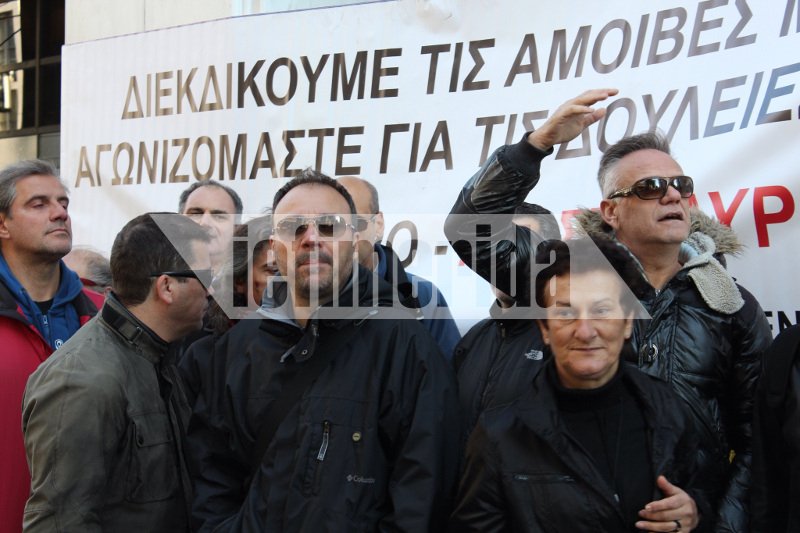 Συγκέντρωση έξω από την Alpha Bank από τους απλήρωτους εργαζόμενους του Mega [εικόνες] | iefimerida.gr 6